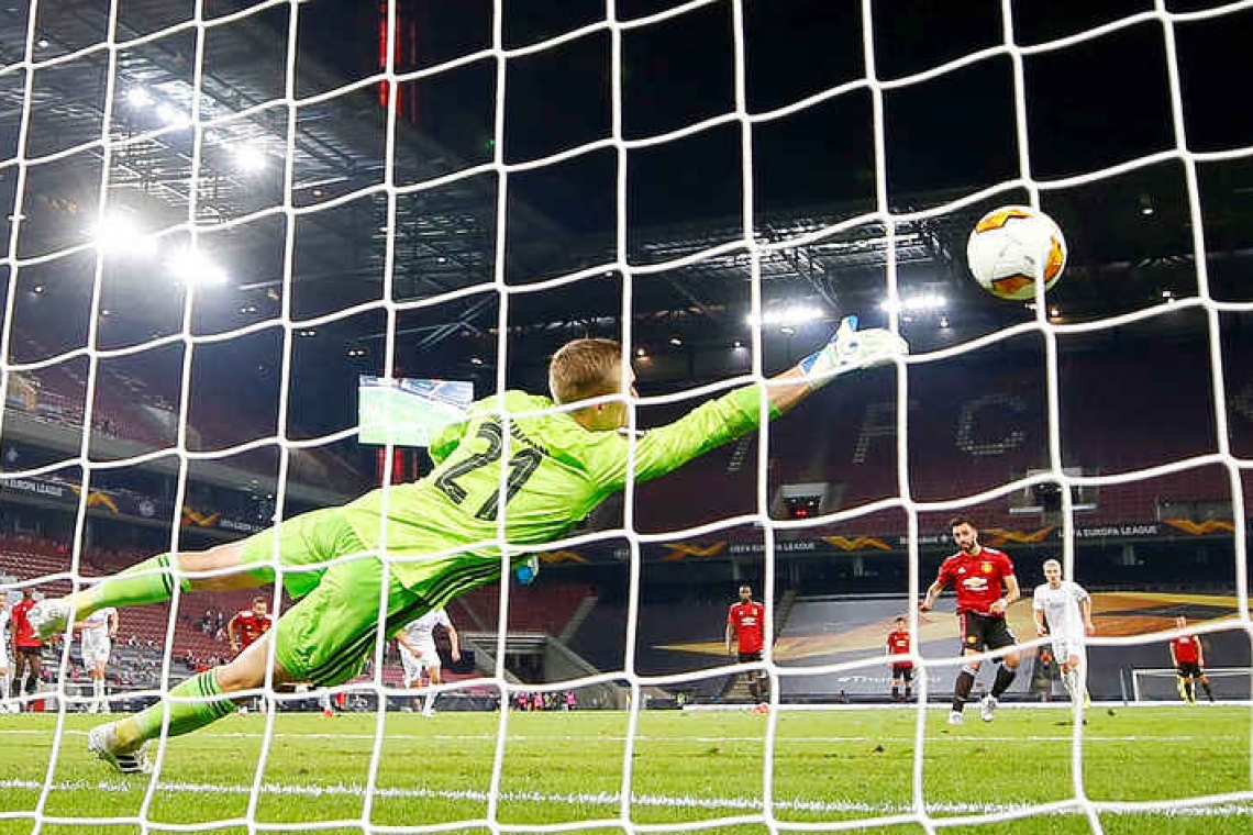  Extra-time Fernandes penalty sends United into Europa semis